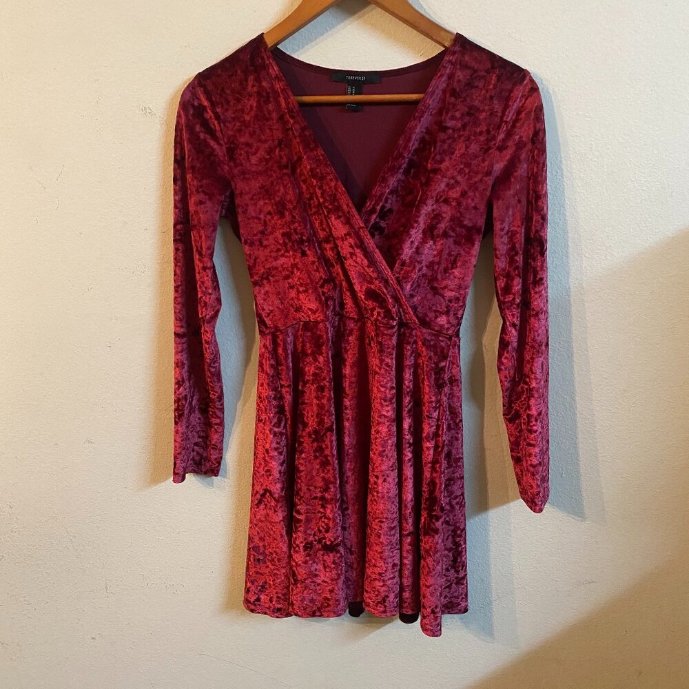 FOREVER 21 MEDIUM CRUSHED VELVET RED LONG-SLEEVE FIT-AND-FLARE SKATER MINI DRESS